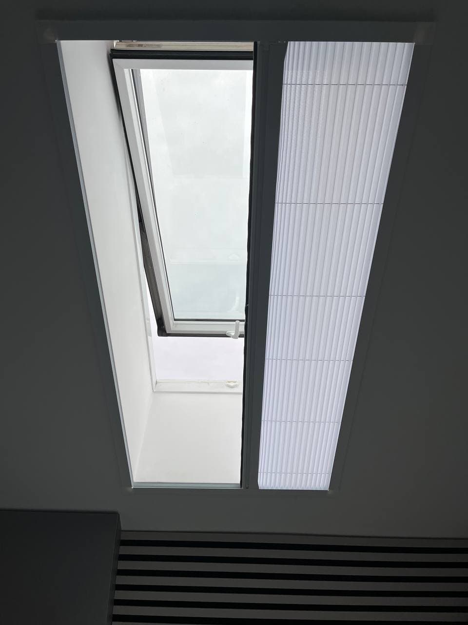 Moskitiera plisowana na okno dachowe