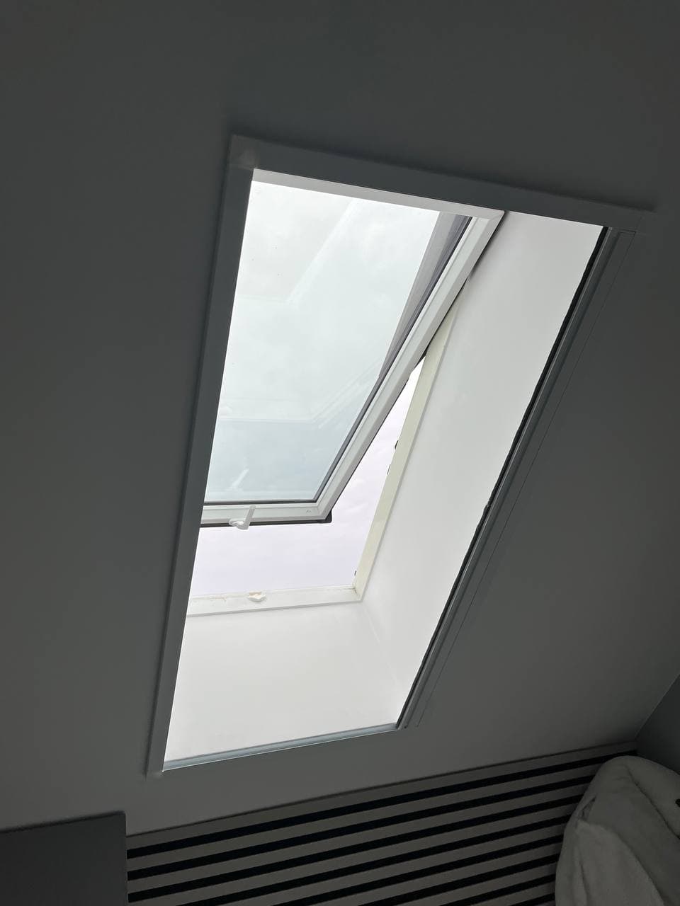 Moskitiera plisowana na okno dachowe